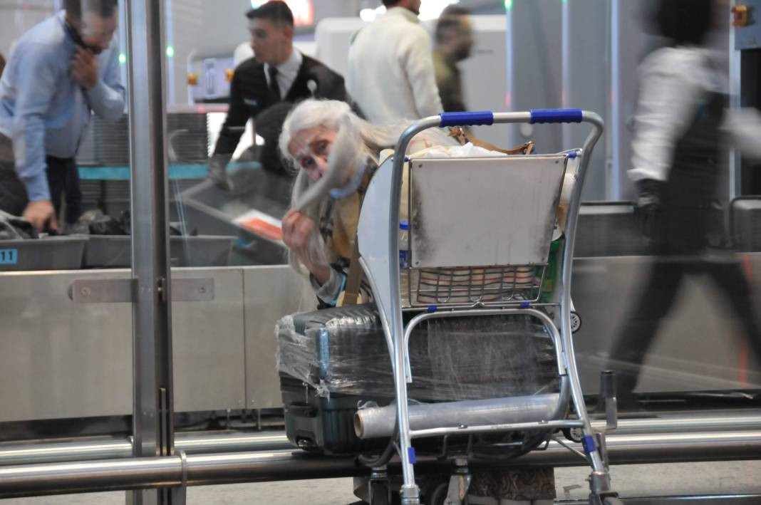 İstanbul Havalimanı'nda yaşamaya başladı. Terminal filmi Türkiye'de gerçek oldu - Resim: 7